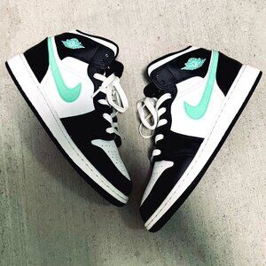 Air Jordan 1 Mid "Green Glow"